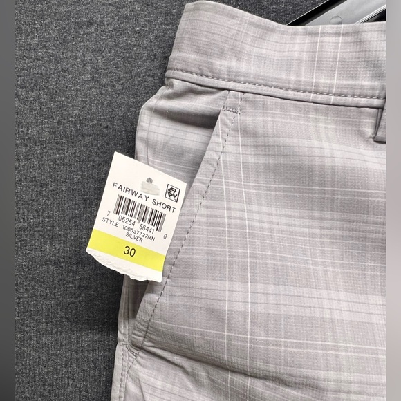 💥3/$15💥NWT Greg Norman Men’s Performance Fairway Shorts - Size 30, Color Silver - Picture 4 of 11